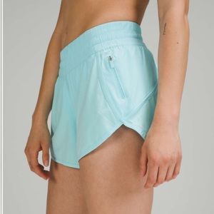 Lululemon Tracker Short 4"
Icing Blue